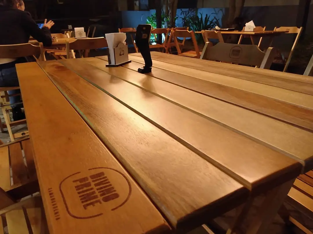 Mesas para bares e restaurantes