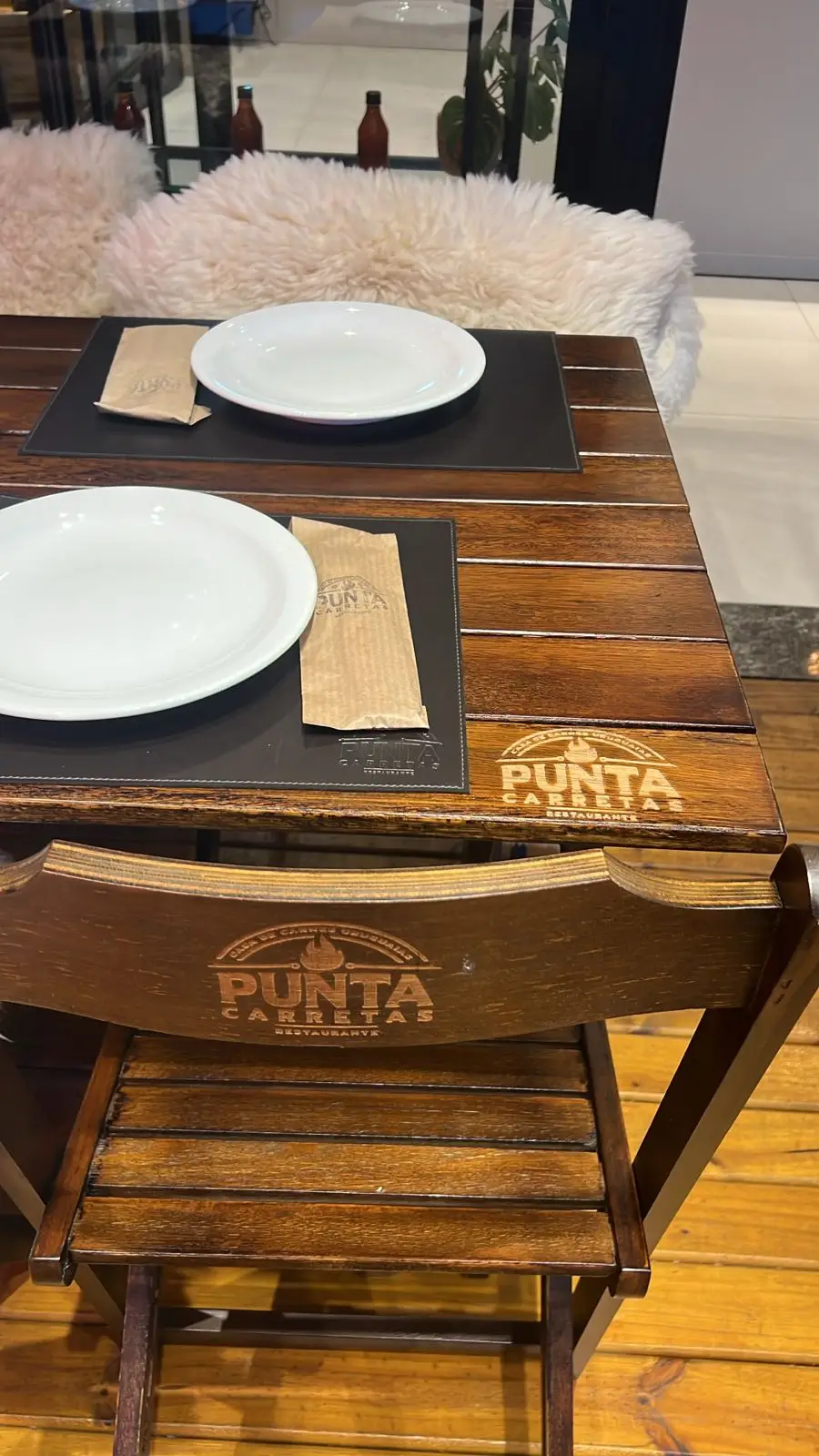 Pintura imbuia com cadeiras anatômicas - Imagem 6