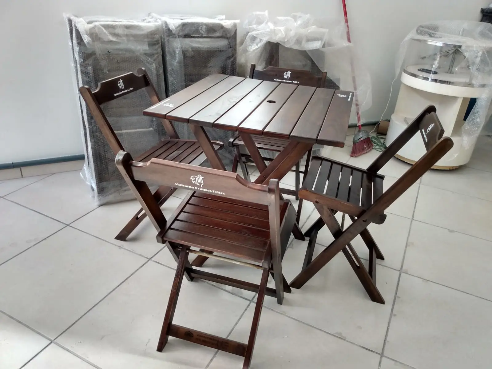 Pintura Imbuia com cadeiras tradicionais - Imagem 5